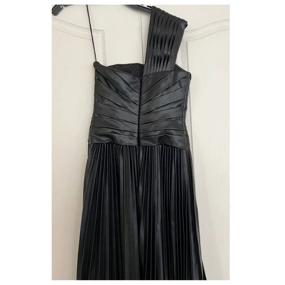 Jonathan Simkhai Asymmetric One-Shoulder Faux-Leather Dress - www.disolcolor.com Jonathan Simkhai Asymmetric One-Shoulder Faux-Leather Dress - www.disolcolor.com